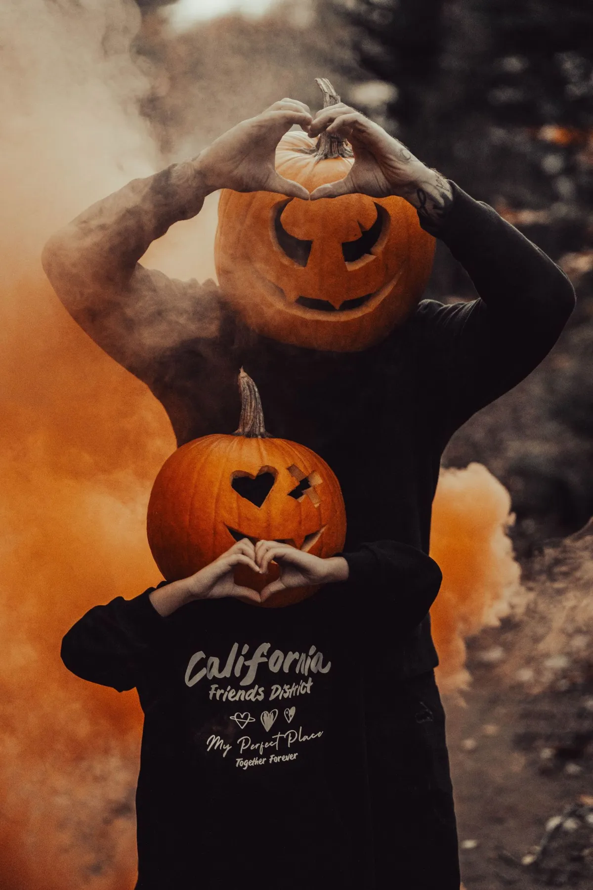 Portrait thématique d’Halloween avec citrouilles